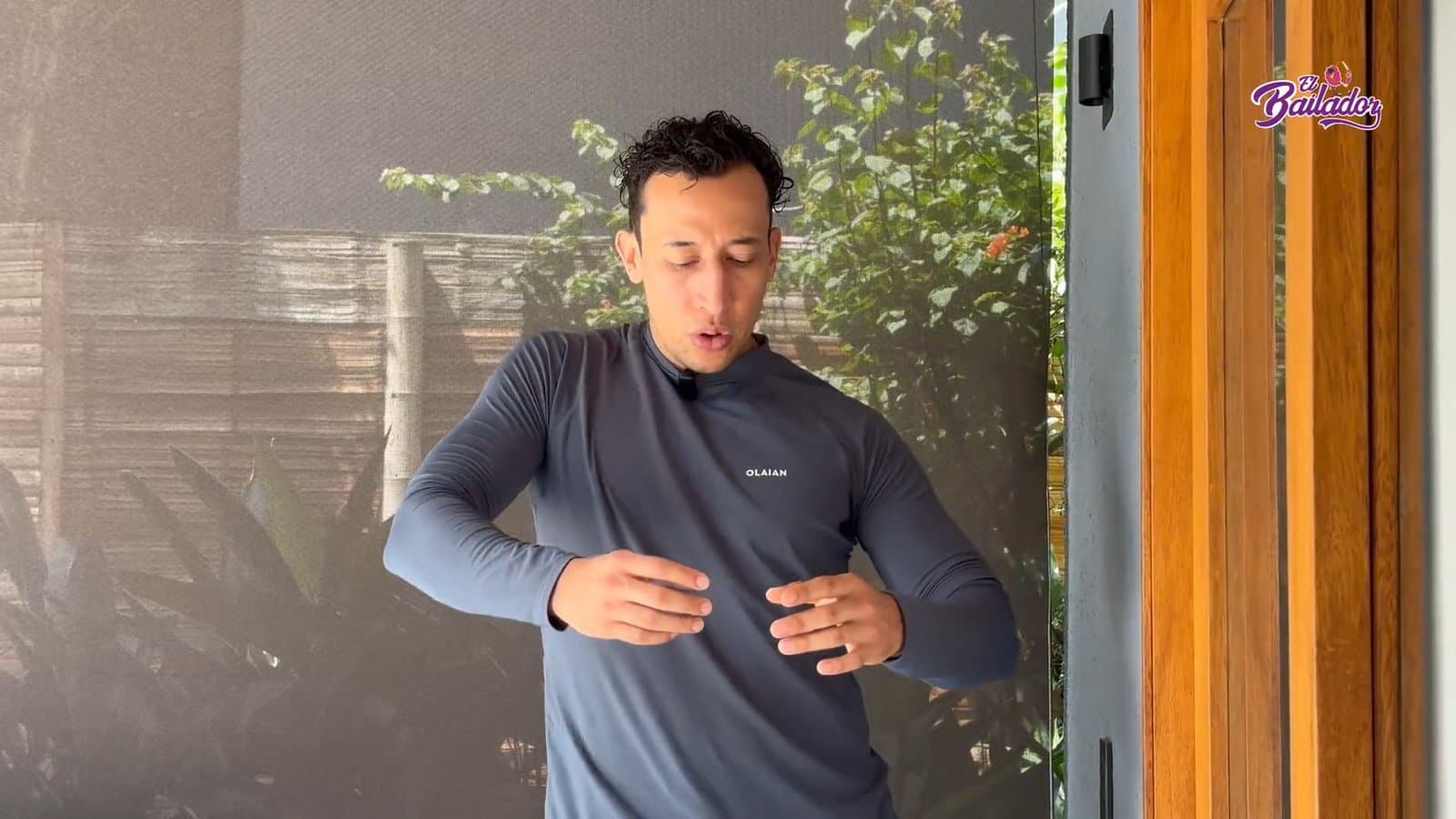 Movimiento de brazos al bailar Salsa